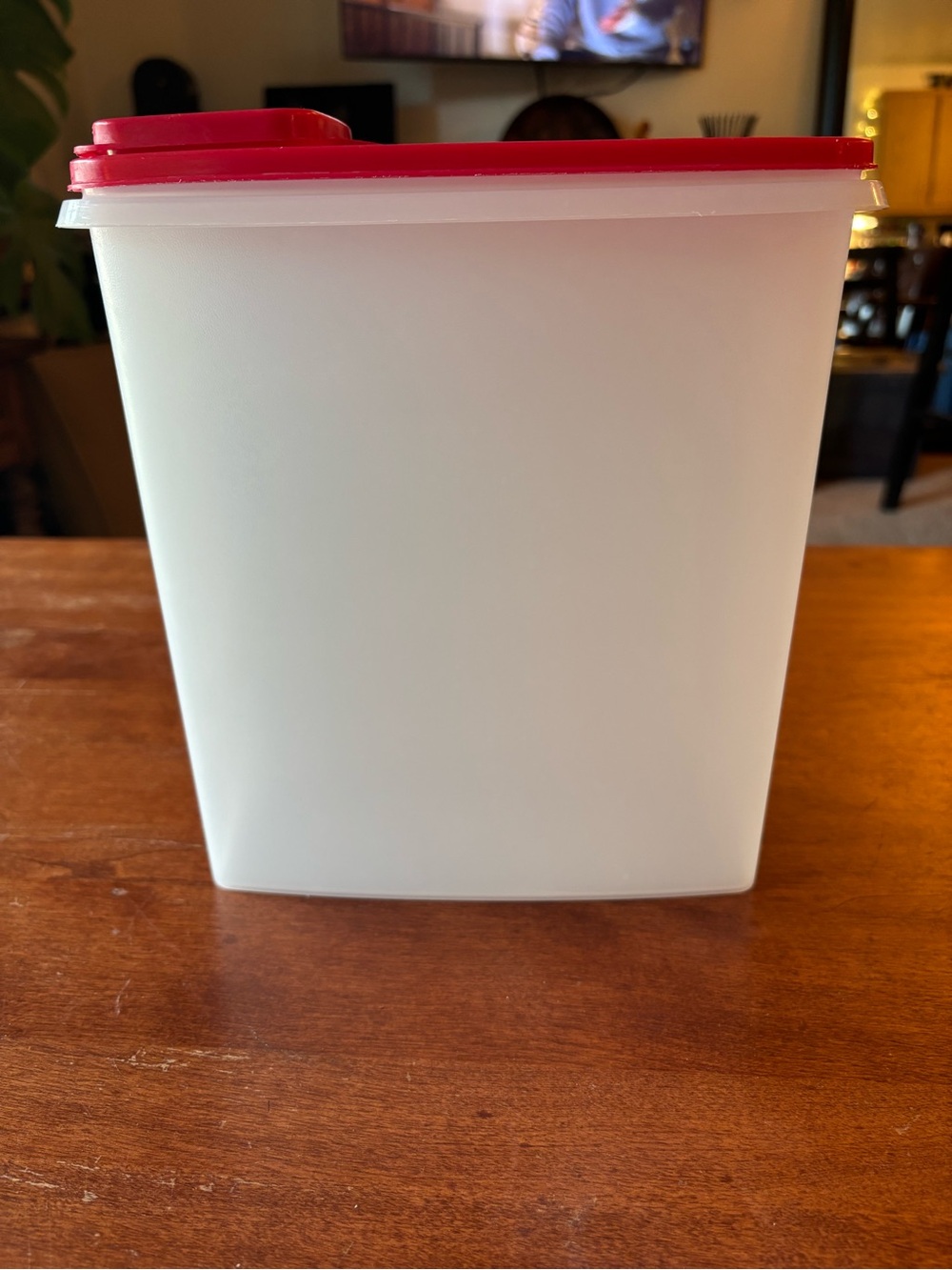 Tupperware Cereal Storer in Popsicle Red